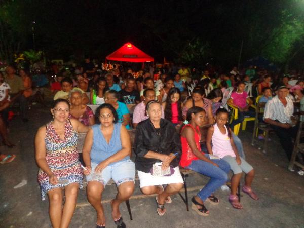 Procissão encerra festejo de Santa Cruz, no bairro Alto da Cruz.(Imagem:FlorianoNews)