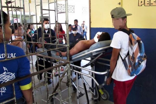 Estudante de 17 anos é atingido com tiro no rosto dentro de escola.(Imagem:Cidadeverde.com)