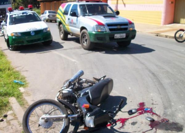 Plantão da PM registrou acidente de trânsito em Floriano.(Imagem:Alonso Costa)