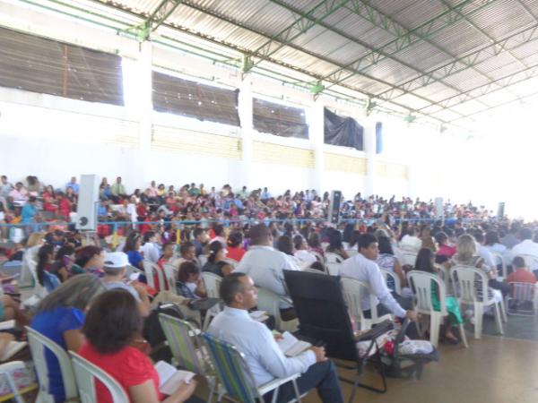 O evento teve a participação de um grande número de fieis.(Imagem:FlorianoNews)