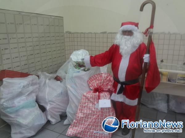 Papai Noel dos Correios realiza entrega de presentes em Floriano.(Imagem:FlorianoNews)