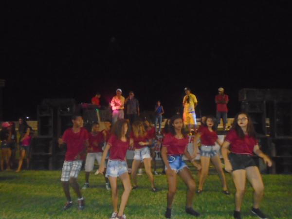 Uma Noite da Beleza, Voz, Dança e Elegância reúne calouros e convidados em Floriano.(Imagem:FlorianoNews)