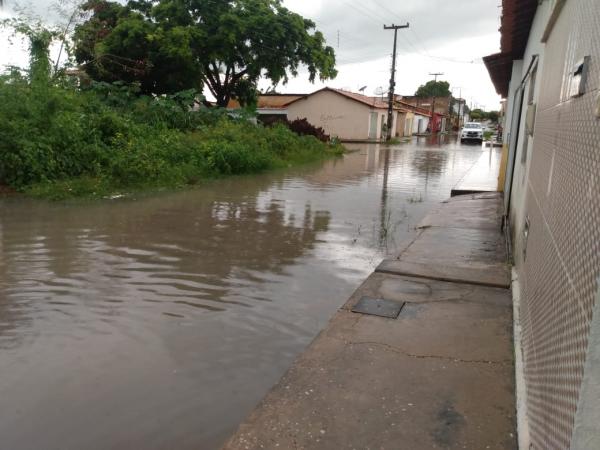 Forte chuva provoca alagamentos em Floriano.(Imagem:FlorianoNews)