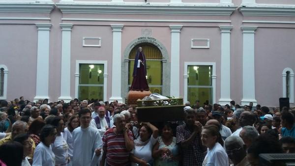 Católicos acompanharam Procissão do Senhor Morto no Centro de Teresina.(Imagem:Washington Franklin)