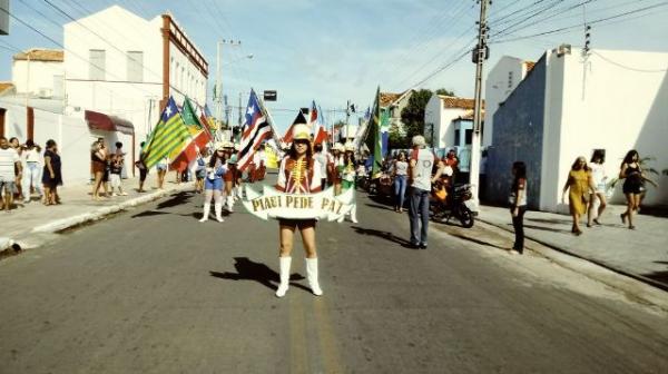 Ginásio Primeiro de Maio celebra 61 anos de fundação com desfile cívico. (Imagem:FlorianoNews)