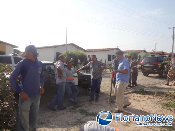 Invasores desocupam casas do Conjunto Habitacional José Pereira, em Floriano.(Imagem:FlorianoNews)