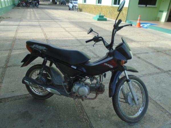 Motocicleta furtada no centro comercial é recuperada pela PM de Floriano.(Imagem:FlorianoNews)