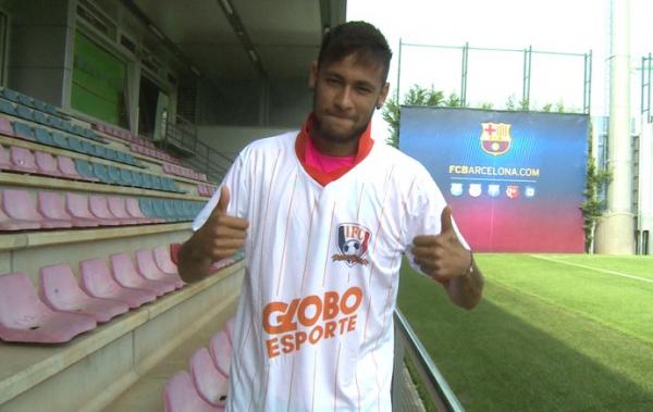 Neymar não se negou a vestir a camisa do Inacreditável Futebol Clube.(Imagem:Cassio Barco)