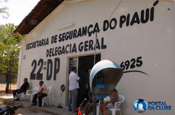 Polícia Militar encontra armas roubadas do 22º Distrito Policial em Teresina.(Imagem:Portal da Clube)