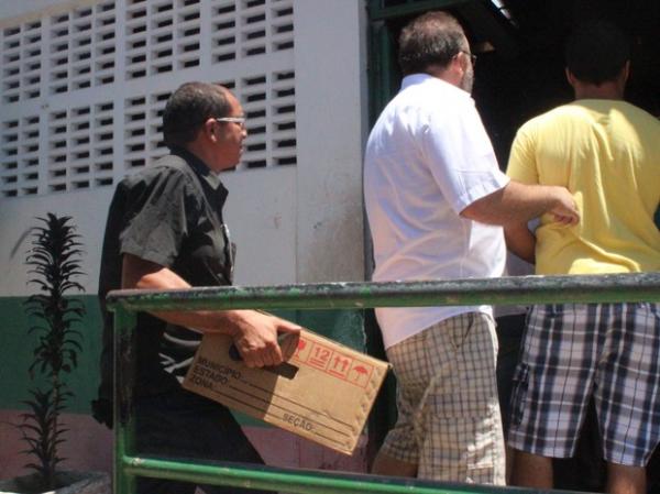 Várias urnas das zonas eleitorais apresentaram problemas e foram trocadas.(Imagem:Catarina Costa/G1)