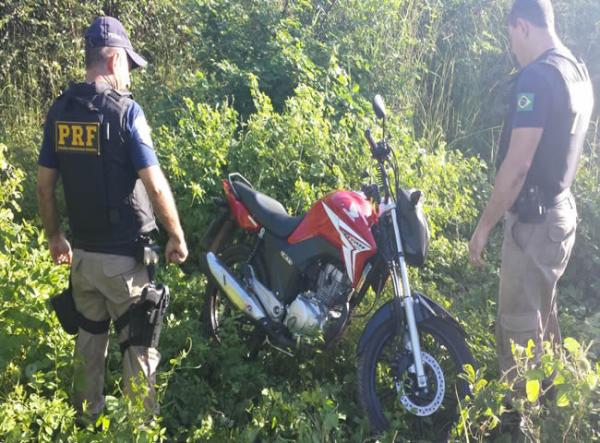 PRF prende assaltante e recupera duas motos roubadas numa só ação.(Imagem:NUCOM/PRF/PI)