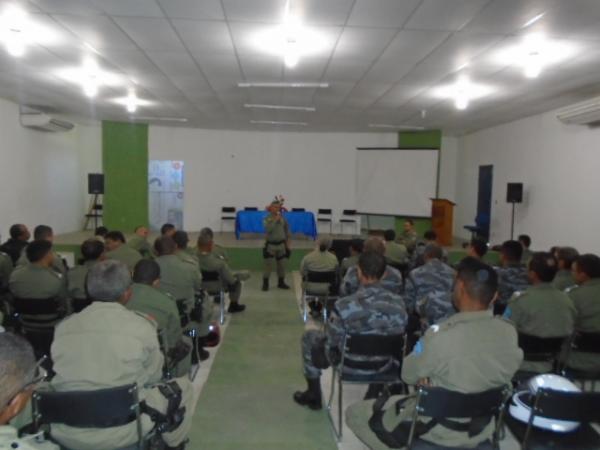 Policiais militares participam de palestra sobre 