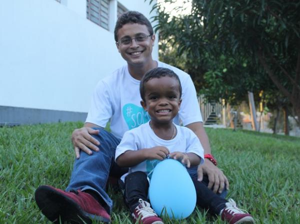 Pai idealizou campanha para combater o preconceito contra o nanismo.(Imagem:Catarina Costa/G1 PI)