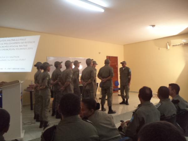 Concludentes do Curso de Formação de Soldados participam de aula da saudade.(Imagem:FlorianoNews)