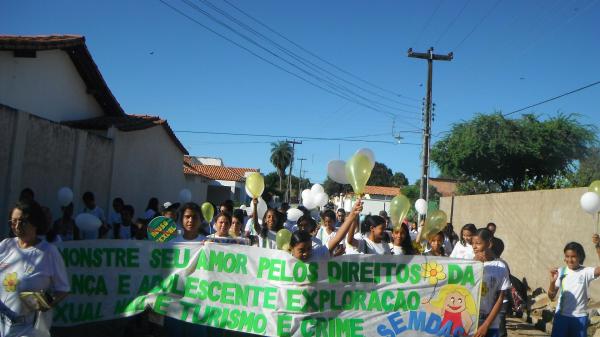 Caminhada marcou Dia Nacional de Combate à Exploração Sexual de Crianças em Floriano(Imagem:FlorianoNews)