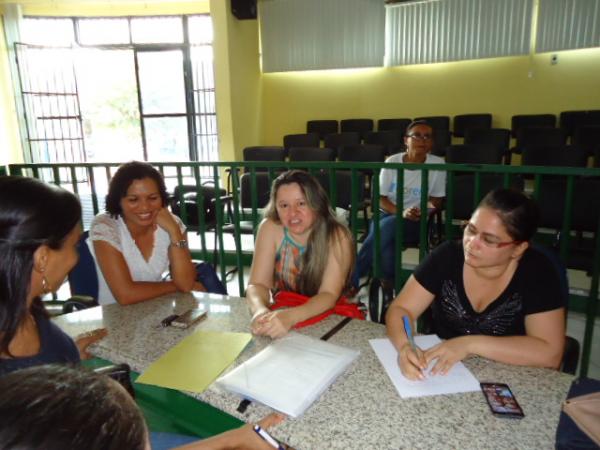 Técnicos em Enfermagem ocupam plenário da Câmara e cobram equiparação salarial.(Imagem:FlorianoNews)