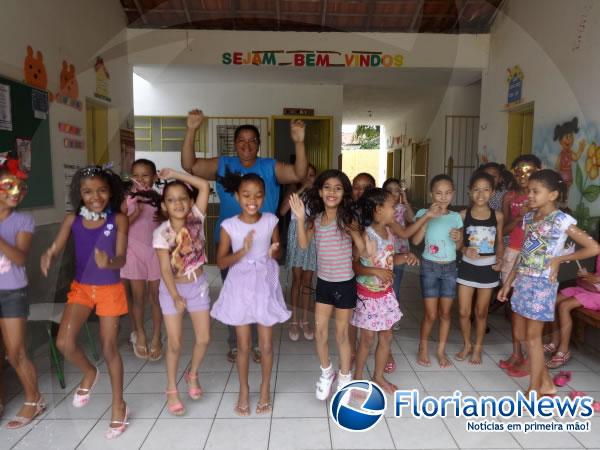 Estudantes participam de bailes carnavalescos em Floriano.(Imagem:FlorianoNews)