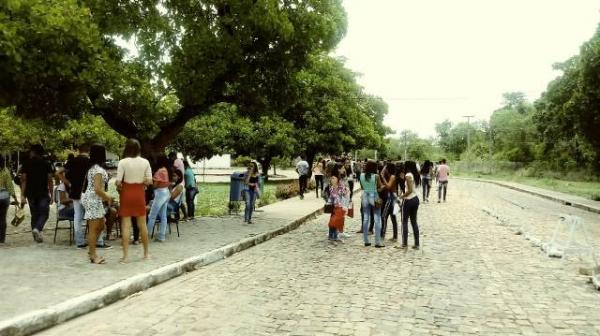 Candidatos ao Enem movimentam locais de prova em Floriano.(Imagem:FlorianoNews)