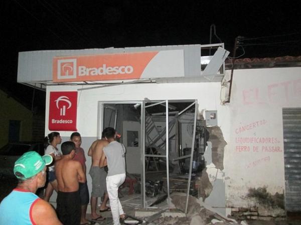 Bando explode agência bancária no Piauí.(Imagem:Valdeck Silva)