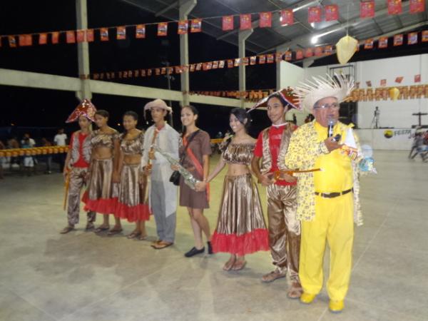 Repórter Amarelinho realizou abertura do Festival de Quadrilhas de Floriano.(Imagem:FlorianoNews)