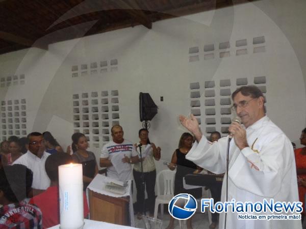 Procissão e missa encerraram festejo de Santa Rita de Cássia em Floriano.(Imagem:FlorianoNews)