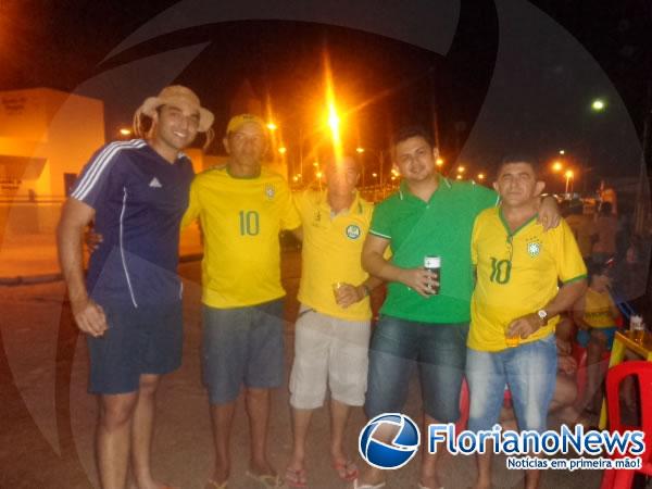 Dr. Luiz Heront (de verde), o cunhado Saulo (de azul) e amigos.(Imagem:FlorianoNews)