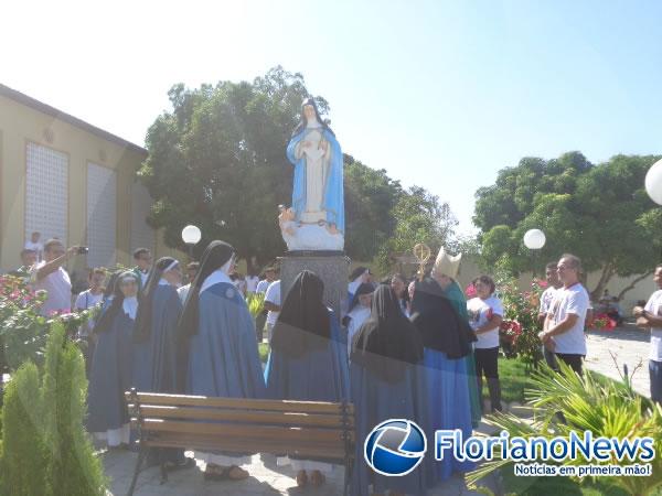 Bispo diocesano dá benção a Praça do Mosteiro e a imagem de Santa Beatriz.(Imagem:FlorianoNews)