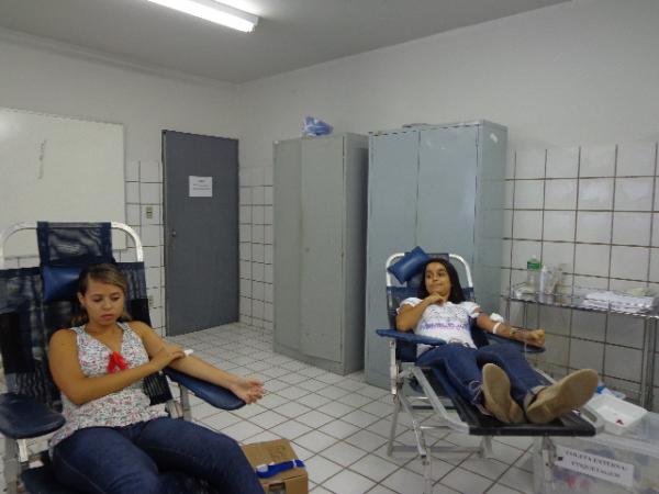 Hemopi transforma doação de sangue em trote solidário na UESPI.(Imagem:FlorianoNews)