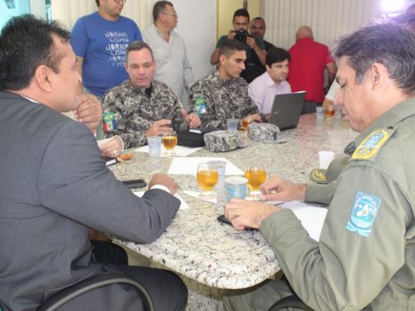 Representantes da Força Nacional se reuniram com o secretário de segurança do PI.(Imagem:Gilcilene Araújo/G1)