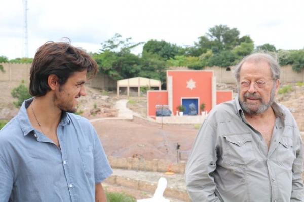  Felipe Simas interpreta Pôncio Pilatos, e Carlos Vereza vive Herodes na Paixão de Cristo de Floriano, no Piauí. (Imagem:Lucas Marreiros/ G1 PI)