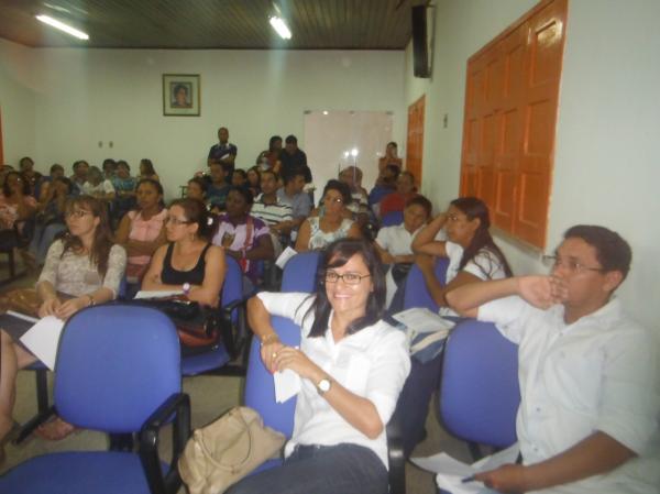 Sec. de Educação realizou reunião com diretores das escolas municipais.(Imagem:FlorianoNews)