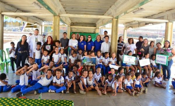 SEMAN realiza o plantio de 14 mudas em escolas municipais de Floriano.(Imagem:Secom)