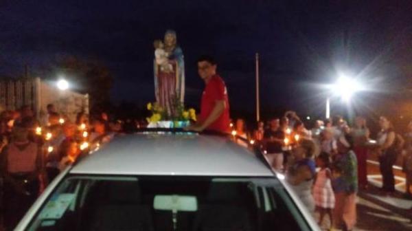 Fieis participam de procissão no encerramento dos festejos de Nossa Senhora do Desterro.(Imagem:FlorianoNews)