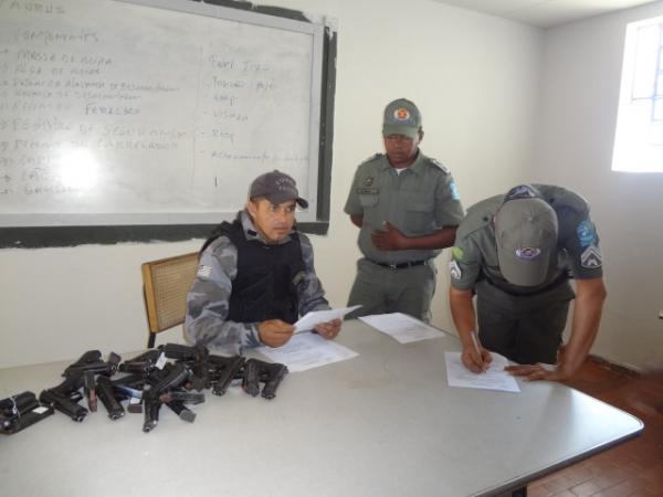 Policiais do 3º BPM participam de treinamento com novas armas.(Imagem:FlorianoNews)