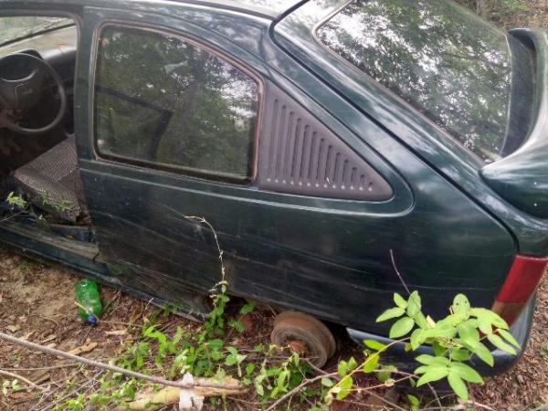 Força Tática localiza automóvel em estado de abandono na zona rural de Floriano.(Imagem:Força Tática)