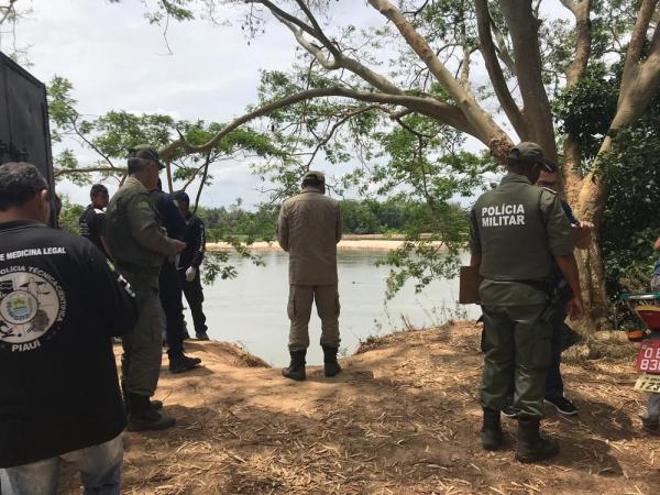 Corpo de mulher foi encontrado com ferimento na testa no rio Parnaíba, na Zona Norte de Teresina.(Imagem: Lorena Linhares/ G1 PI)
