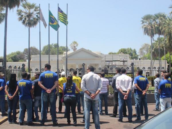 Concursados cobram nomeação após passarem por todas as etapas.(Imagem:Gustavo Almeida/G1)