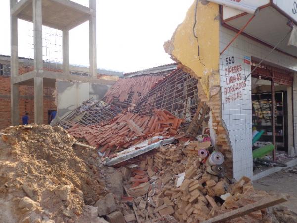 Telhado de loja desaba e funcionária grávida fica ferida em Floriano.(Imagem:FlorianoNews)