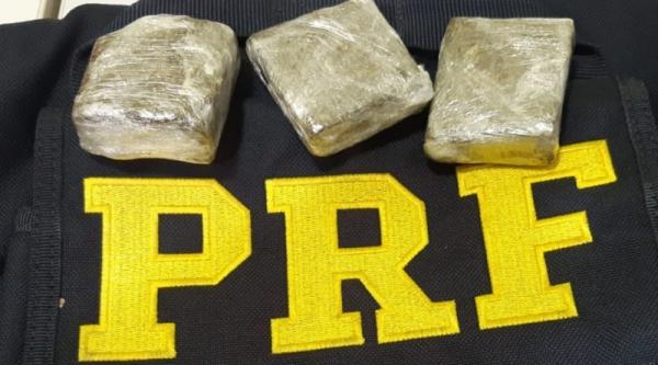 PRF prende dois homens na BR-343, em Parnaíba, suspeitos de tráfico de drogas(Imagem:Divulgação/PRF)