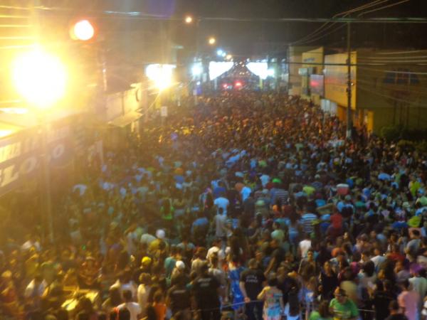 Arrastão com a Banda Selva Branca fecha com chave de ouro o Carnaval de Floriano(Imagem:FlorianoNews)