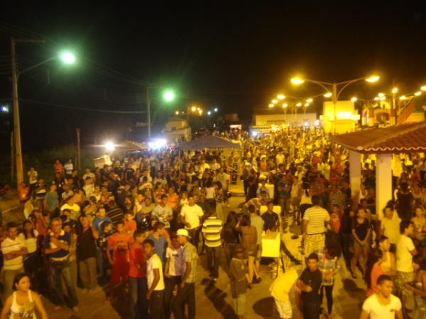Multidão prestigiou festa de posse do prefeito Gleydson Resende.(Imagem:FlorianoNews)