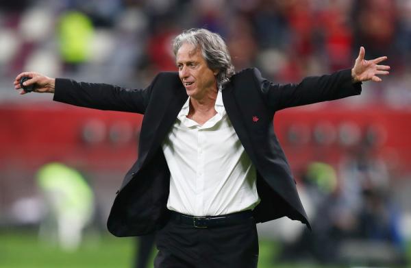 Jorge Jesus vibra durante a semifinal do Mundial.(Imagem:Ibraheem Al Omari/Reuters)