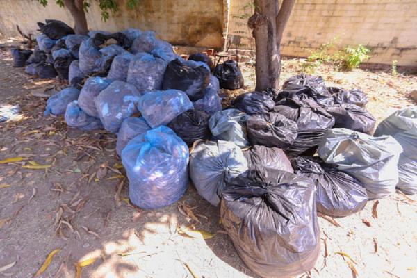  Deputados vistoriam Uespi do Dirceu, encontram lixo acumulado e reclamações de estudantes.(Imagem:Roberta Aline/Cidadeverde.com)