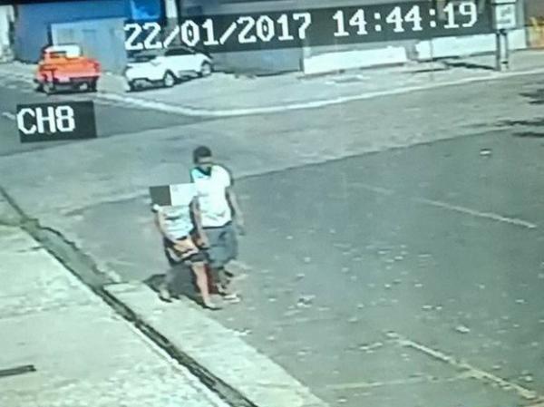 Suspeito e vítima foram filmados por câmeras de segurança.(Imagem:Divulgação/Polícia Civil)