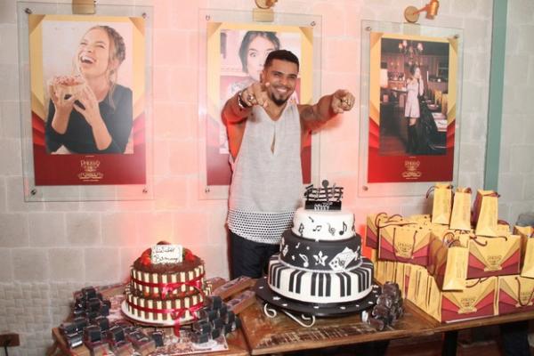 Naldo em restaurante na Zona Oeste do Rio.(Imagem:Thyago Andrade/ Foto Rio News)