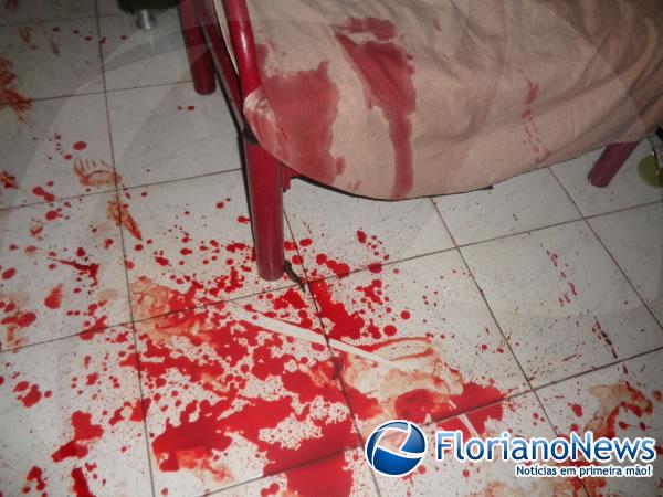 Homem não aceita separação e esfaqueia ex-esposa em Floriano(Imagem:FlorianoNews)
