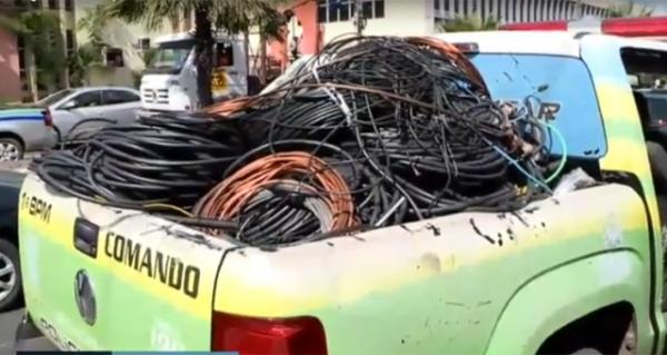 Operação apreende três toneladas de fios roubados em barraca no Troca-Troca.(Imagem:Reprodução TV Cidade Verde)