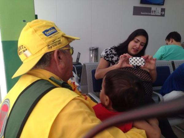 Repórter Amarelinho e Prefeito Gilberto Jr embarcaram no aeroporto de Teresina.(Imagem:FlorianoNews)