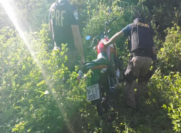 PRF prende assaltante e recupera duas motos roubadas numa só ação.(Imagem:NUCOM/PRF/PI)