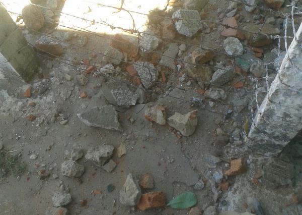 Pedras ficaram espalhadas pela Penitenciária de Vereda Grande, em Floriano.(Imagem:Sinpoljuspi)